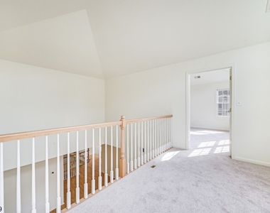 103 Crown Ct - Photo Thumbnail 15
