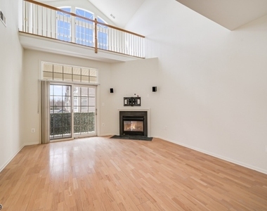 103 Crown Ct - Photo Thumbnail 5