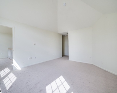 103 Crown Ct - Photo Thumbnail 13