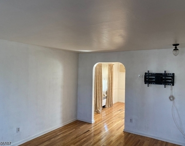 2612 Whittier Pl - Photo Thumbnail 2