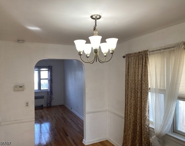 2612 Whittier Pl - Photo Thumbnail 3