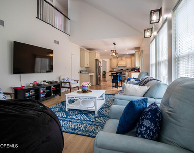845 Woodbury Drive - Photo Thumbnail 4
