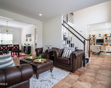 845 Woodbury Drive - Photo Thumbnail 2