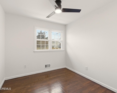1041 Mulberry Place - Photo Thumbnail 8