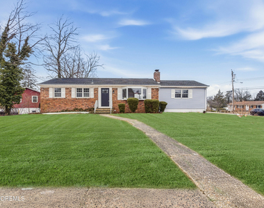 1041 Mulberry Place - Photo Thumbnail 1