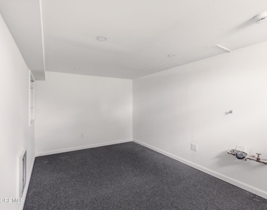 1041 Mulberry Place - Photo Thumbnail 14