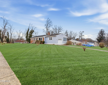 1041 Mulberry Place - Photo Thumbnail 3