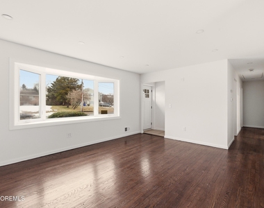 1041 Mulberry Place - Photo Thumbnail 5