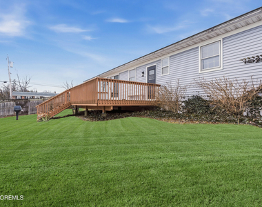 1041 Mulberry Place - Photo Thumbnail 18