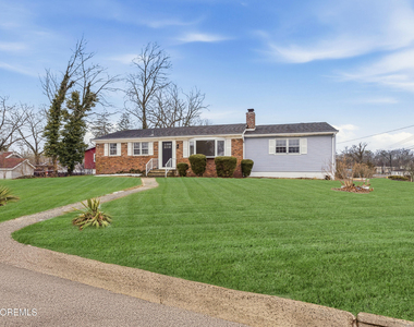 1041 Mulberry Place - Photo Thumbnail 2