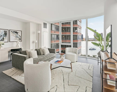 1st Avenue - Photo Thumbnail 3