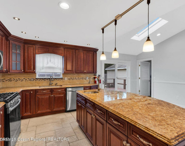 1008 4th Avenue - Photo Thumbnail 6