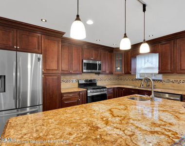 1008 4th Avenue - Photo Thumbnail 5