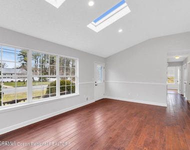 1008 4th Avenue - Photo Thumbnail 2