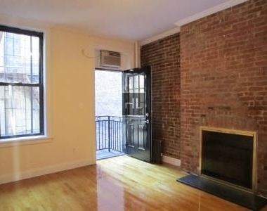 East 7th Street - Photo Thumbnail 1