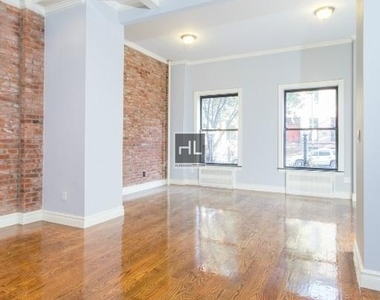 West 14th Street - Photo Thumbnail 1