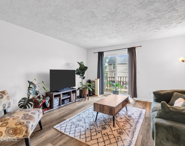 321 Shore Drive - Photo Thumbnail 2
