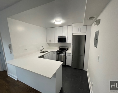 East 69 Street - Photo Thumbnail 3