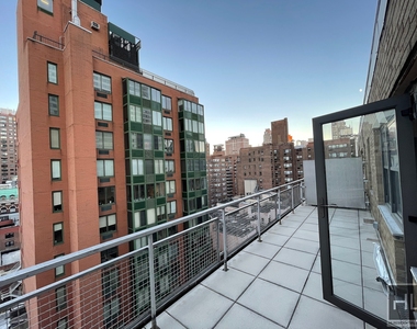 East 69 Street - Photo Thumbnail 5