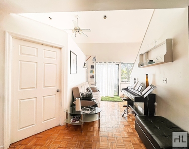 Eliot Avenue - Photo Thumbnail 3