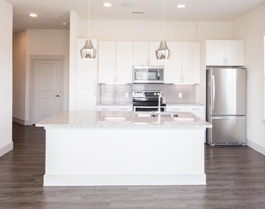 2101 W Rosedale Street - Photo Thumbnail 4