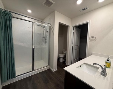 3324 Price Trail - Photo Thumbnail 10