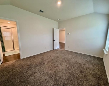 3324 Price Trail - Photo Thumbnail 8