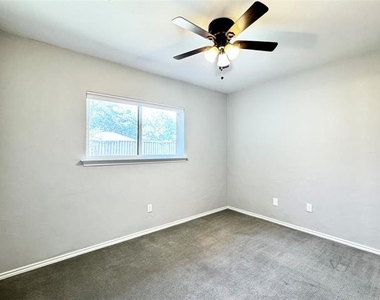 3801 Grifbrick Drive - Photo Thumbnail 15