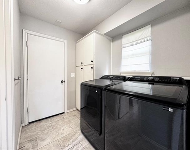 3801 Grifbrick Drive - Photo Thumbnail 10