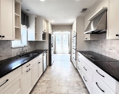 3801 Grifbrick Drive - Photo Thumbnail 7