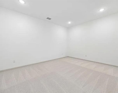 1720 Yaupon Court - Photo Thumbnail 11