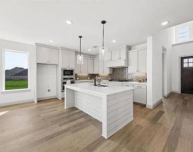 1720 Yaupon Court - Photo Thumbnail 2