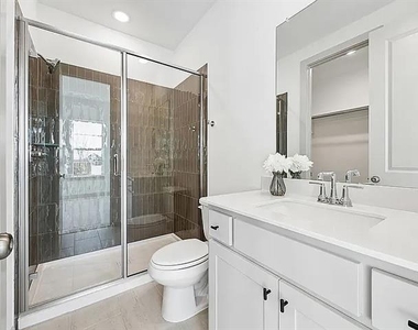 1720 Yaupon Court - Photo Thumbnail 9