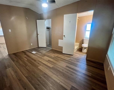 4528 Wildwood Circle - Photo Thumbnail 16