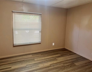 4528 Wildwood Circle - Photo Thumbnail 3