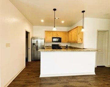 212 Lasso Circle - Photo Thumbnail 6