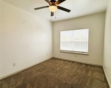 212 Lasso Circle - Photo Thumbnail 11