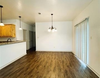 212 Lasso Circle - Photo Thumbnail 3