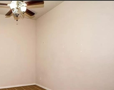 1820 Ringtail Drive - Photo Thumbnail 10