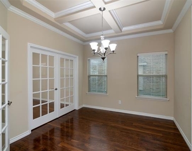 129 Griffin Avenue - Photo Thumbnail 6