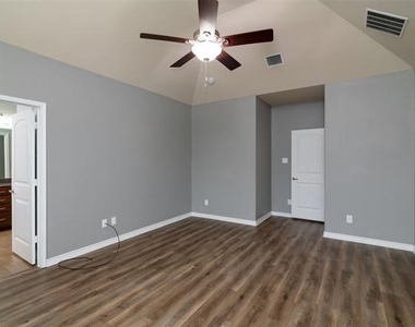 129 Griffin Avenue - Photo Thumbnail 13