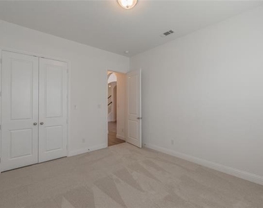 105 Observation Drive W - Photo Thumbnail 3