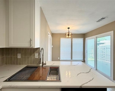 108 Trellis Place - Photo Thumbnail 7