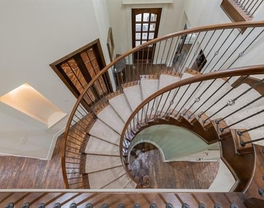 109 Meadowlands Drive - Photo Thumbnail 5