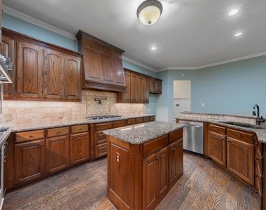 109 Meadowlands Drive - Photo Thumbnail 12