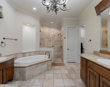 109 Meadowlands Drive - Photo Thumbnail 15