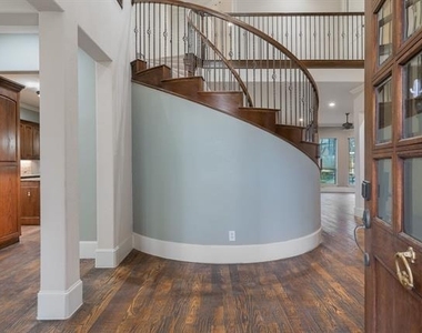 109 Meadowlands Drive - Photo Thumbnail 4