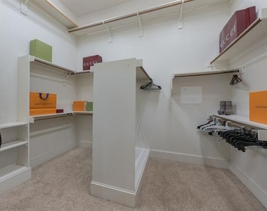 109 Meadowlands Drive - Photo Thumbnail 17