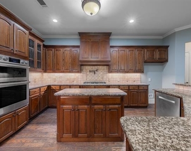 109 Meadowlands Drive - Photo Thumbnail 10