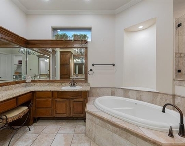 109 Meadowlands Drive - Photo Thumbnail 16